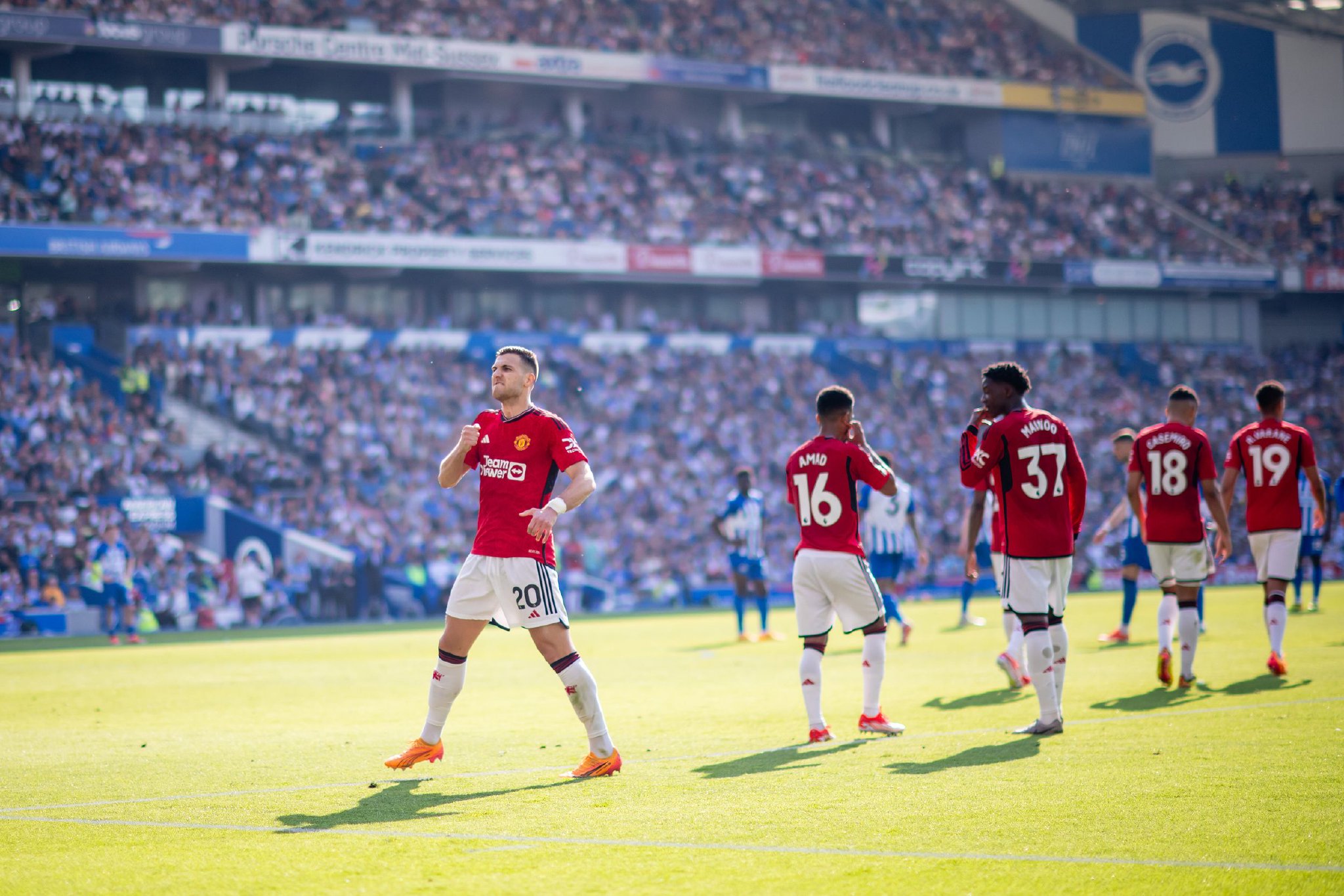 在场边与裁 在场边与裁